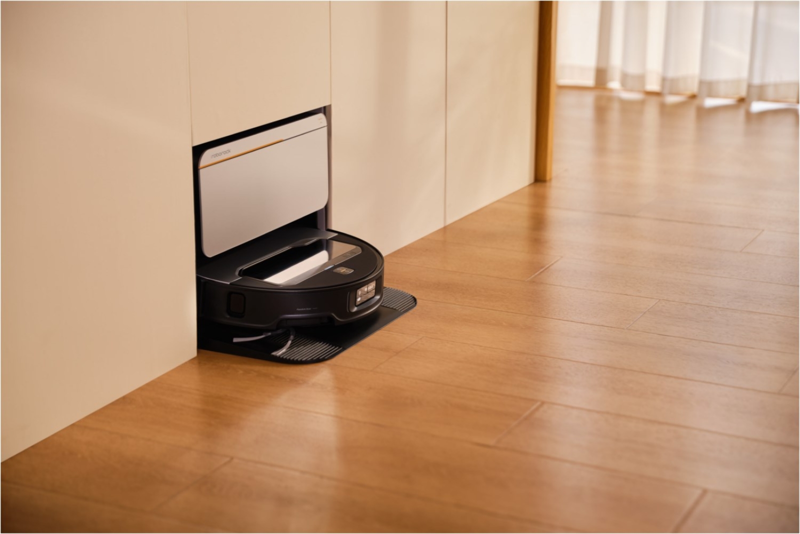 ROBOROCK Saros Z 70 schwarz Saug- und Wischroboter mit Wasseranschluss