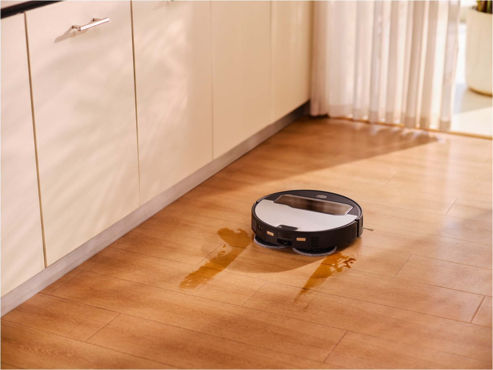 ROBOROCK Saros Z 70 schwarz Saug- und Wischroboter mit Wasseranschluss