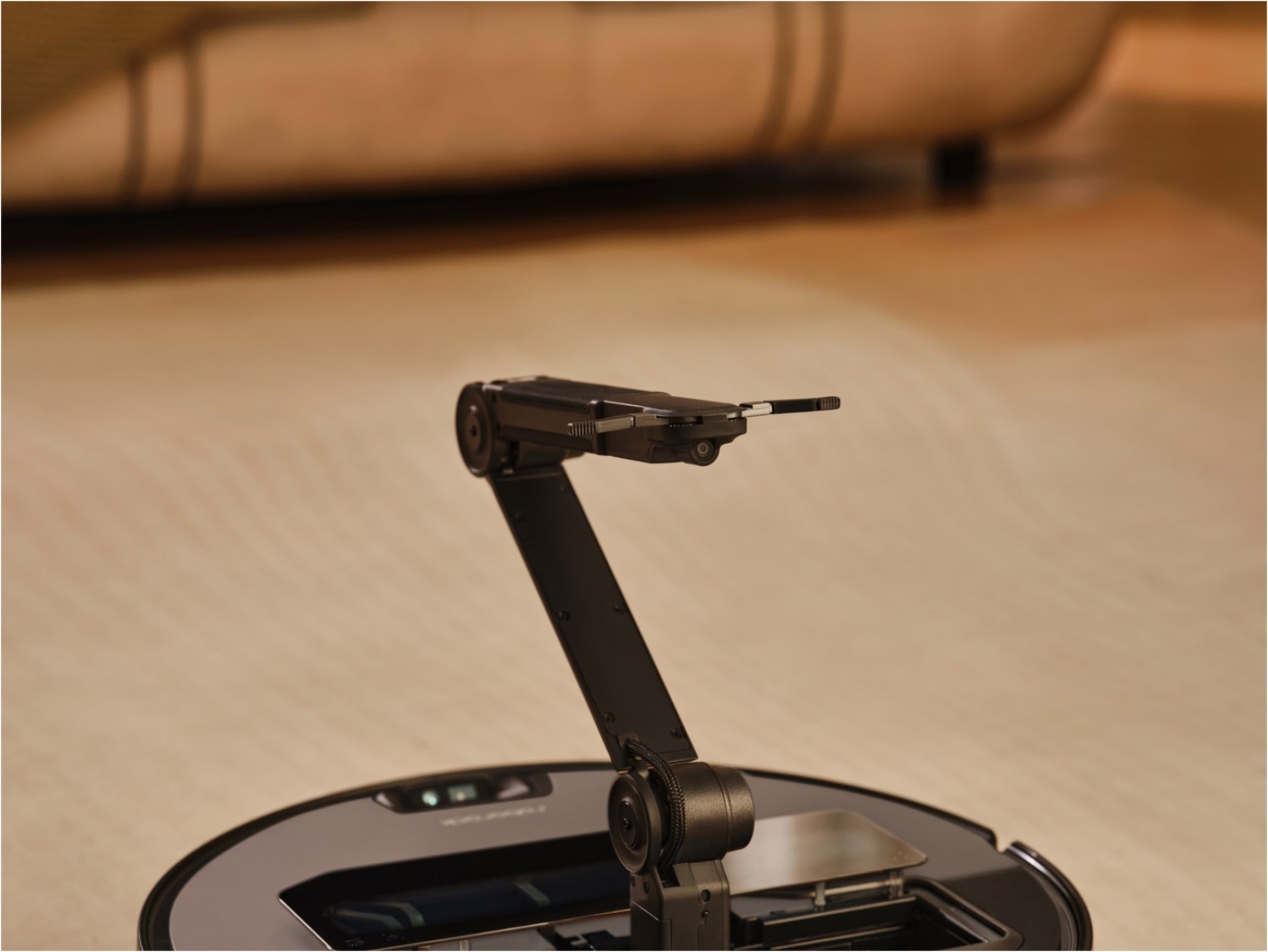 ROBOROCK Saros Z 70 schwarz Saug- und Wischroboter mit Wasseranschluss