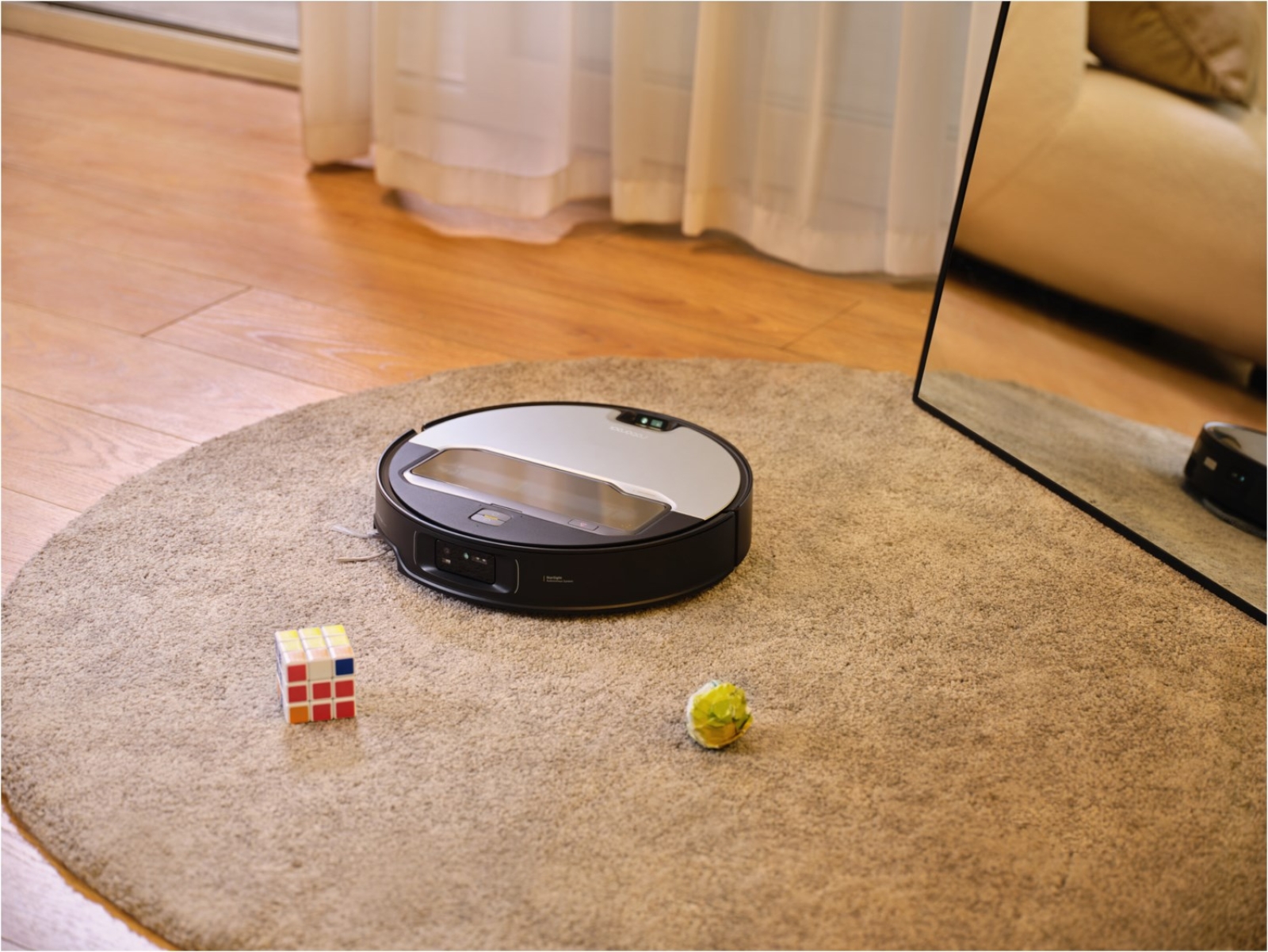 ROBOROCK Saros Z 70 schwarz Saug- und Wischroboter mit Wasseranschluss